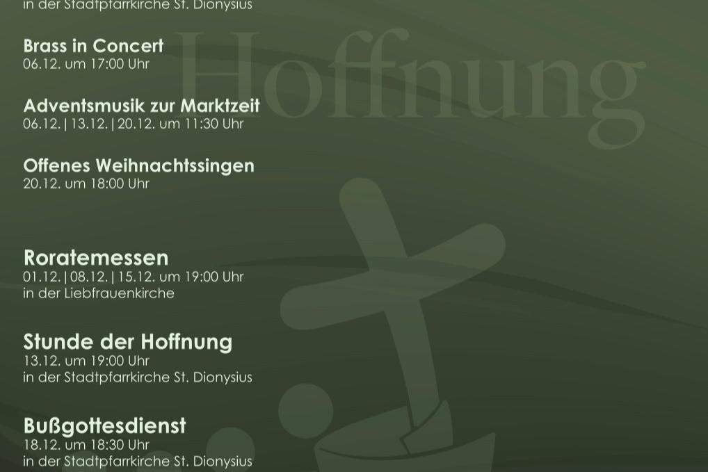 grünes Plakat mit Terminübersicht Advent und Logo Dionysiuskirche und QR Code