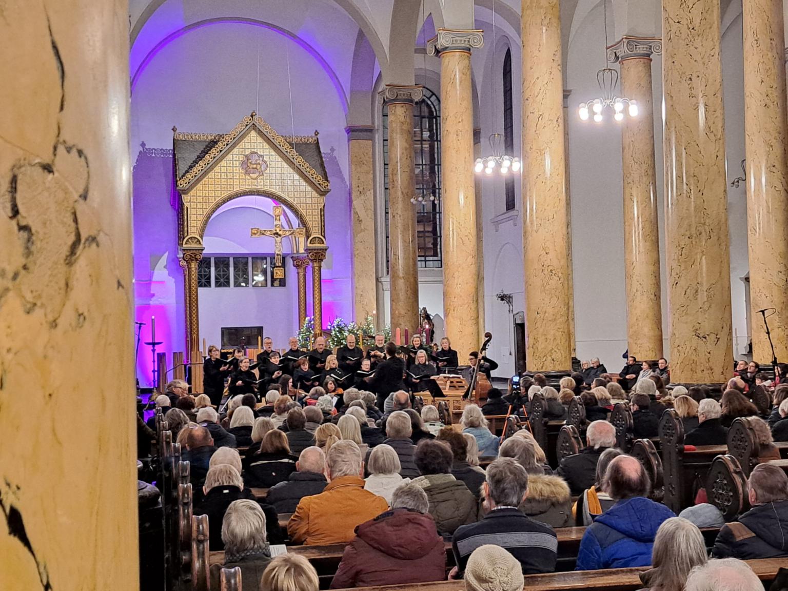 Das Vokalensemble St. Dionysius bei einem Kantaten-Konzert im Advent 2023 (c) NP